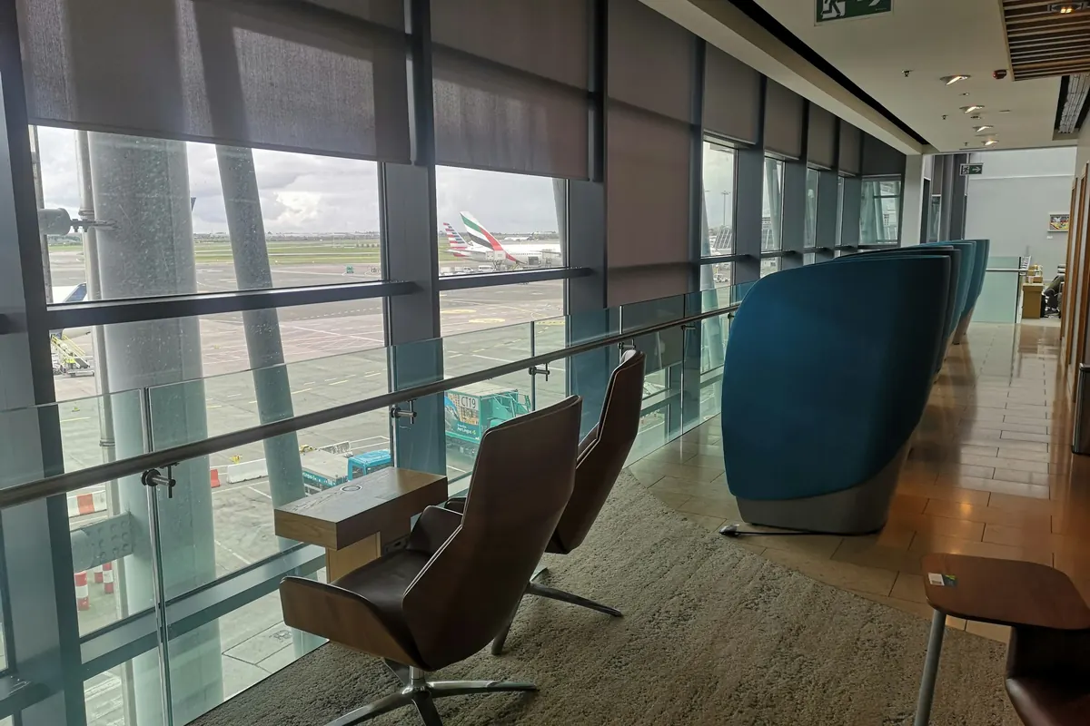 Private terminal lounge with a view over the ramp